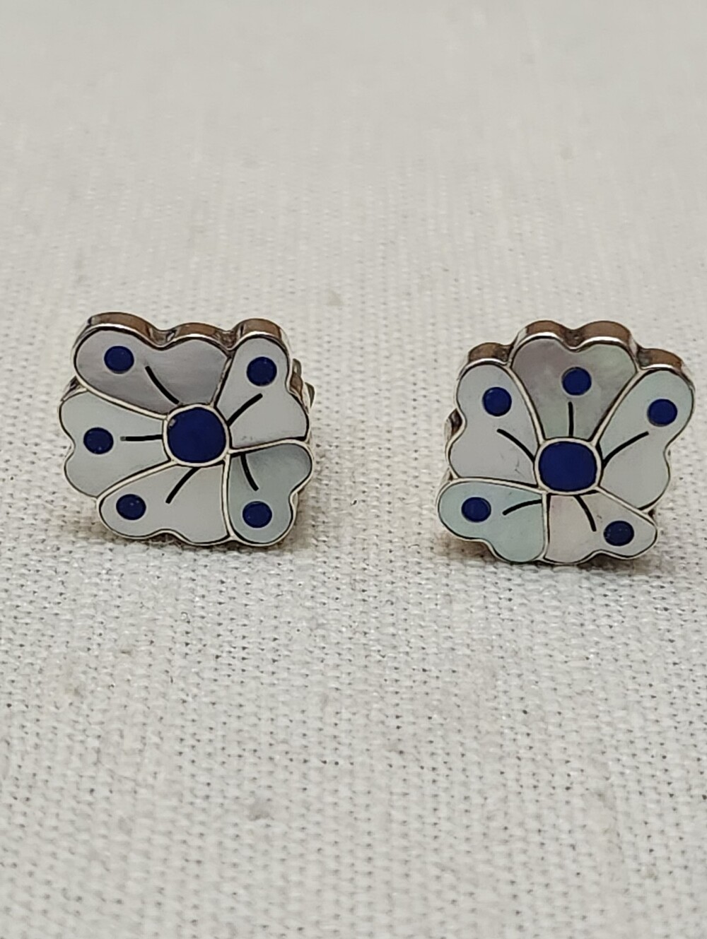 Vintage Signed Sonny Wallace Zuni Mother of Pearl Poppy Clip Earrings - Picture 11 of 11